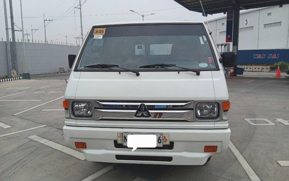 Selling White Mitsubishi L300 2022 in Parañaque