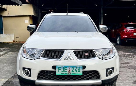Selling White Mitsubishi Montero 2013 in Quezon City
