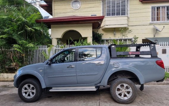 Selling White Mitsubishi Strada 2012 in Quezon City