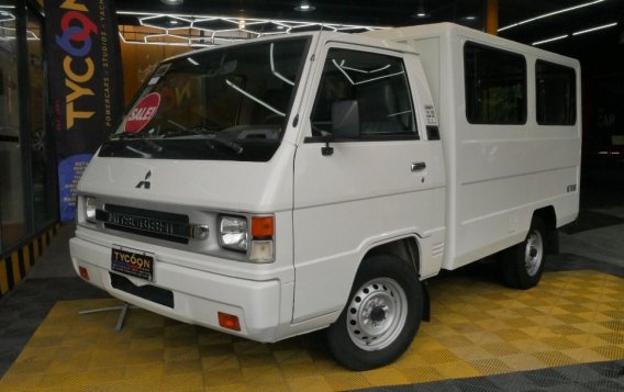 Selling White Mitsubishi L300 2017 in Pasig